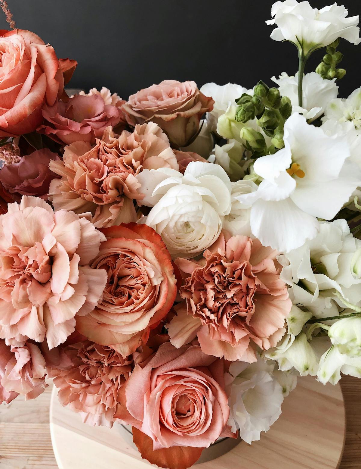 Close-up of beautiful wedding flowers in full bloom, showcasing delicate petals and vibrant colors for your Los Angeles Wedding with Archbride